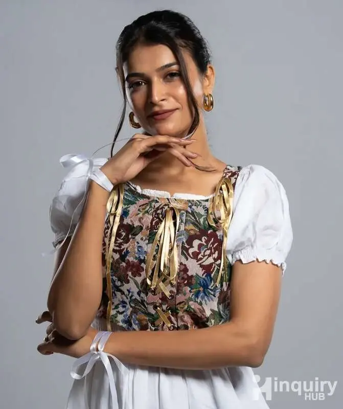 Sakshi  Artist