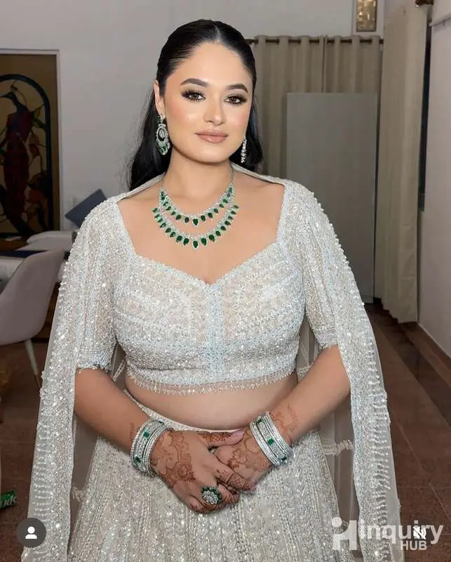 Diksha Divine Makeovers And Academy