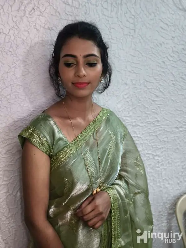 Supriya Khanzode Sawarkar Makeup And Mehndi