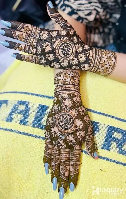 Palak Mehndi Designer