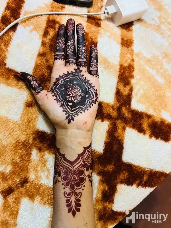 Palak Mehndi Designer