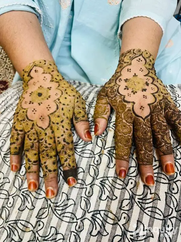 Heenabyaysha Mehndi Artist