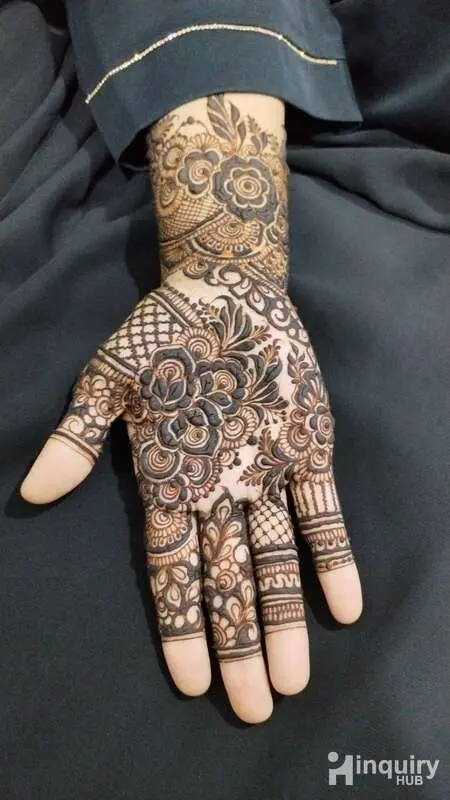 Amyra Mehendi