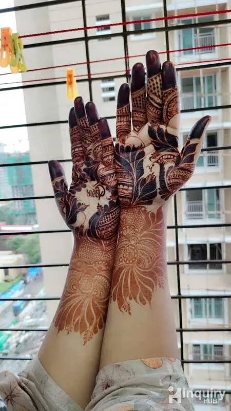 Amyra Mehendi