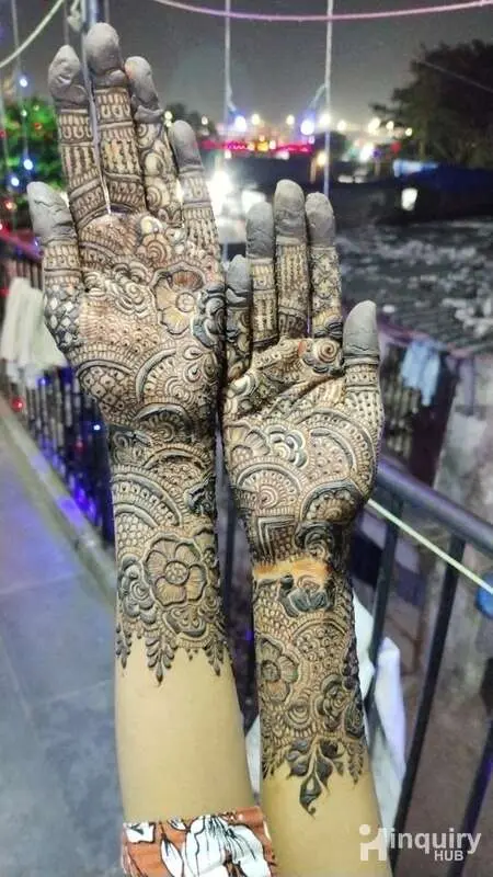 Amyra Mehendi