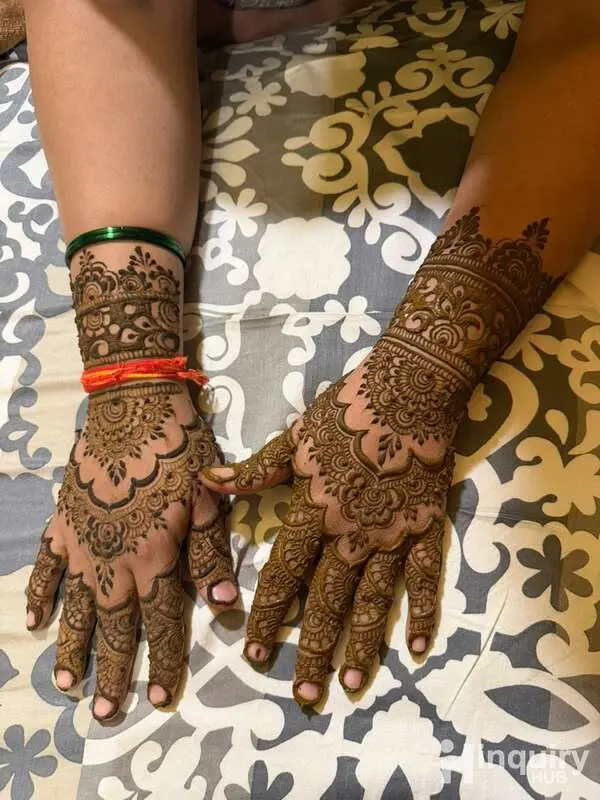 Amyra Mehendi