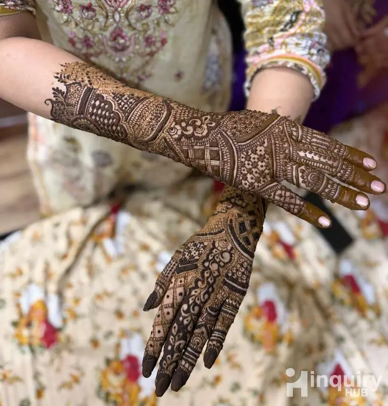 Amyra Mehendi