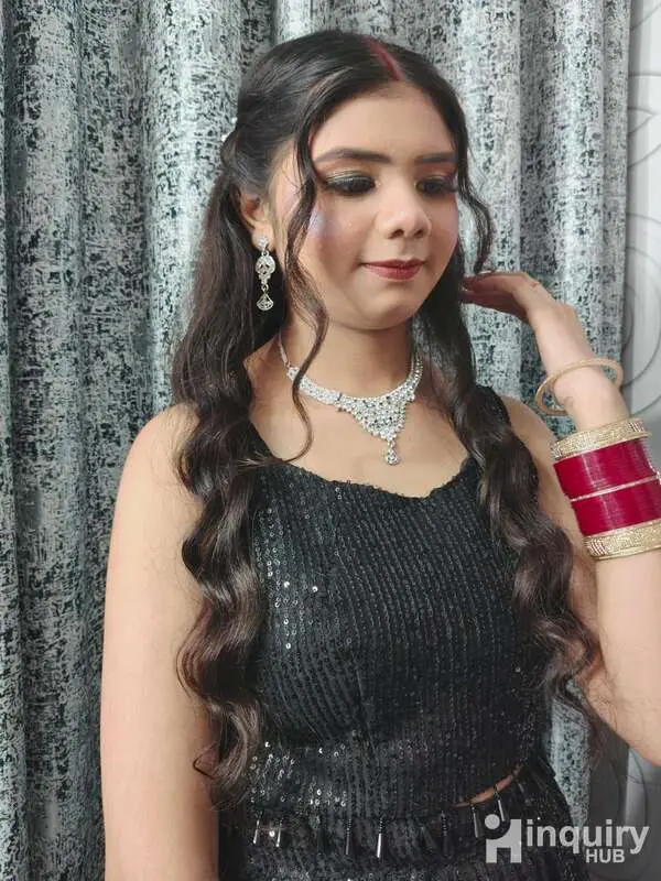 Puneet Mandowra Salon