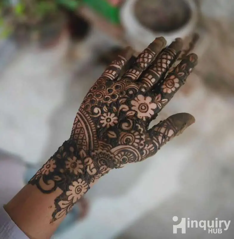 Mehndi Artist Pooja