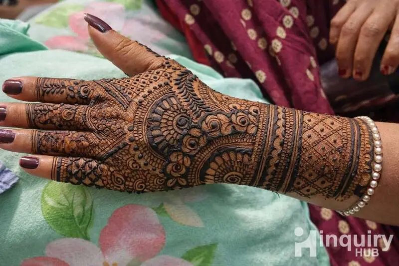 Pammmy Mehndi Artist