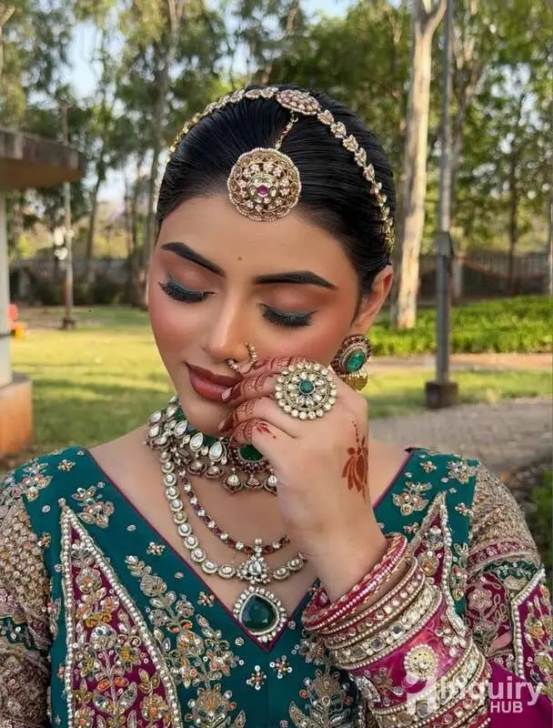 Gunja Makeup Artist
