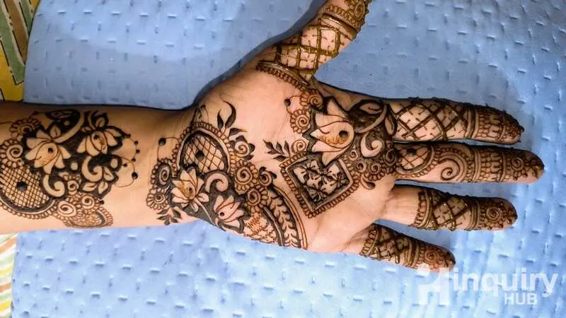Naziya Mehndi Art