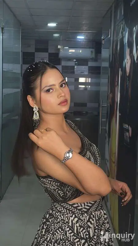 Khushi Gupta  Looksby  K
