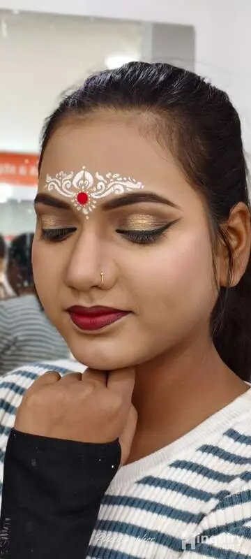 Makeup Artist By Vlcc