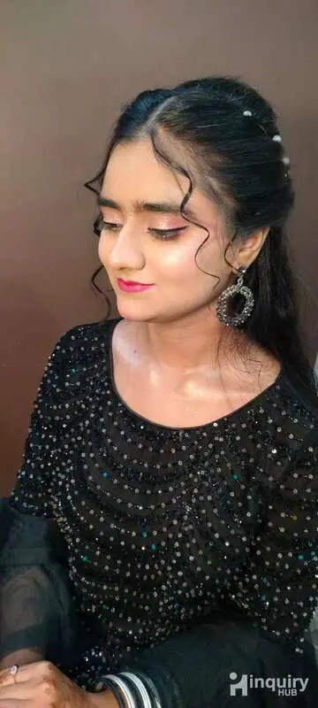 Iqra Makeovers Studio   Academy