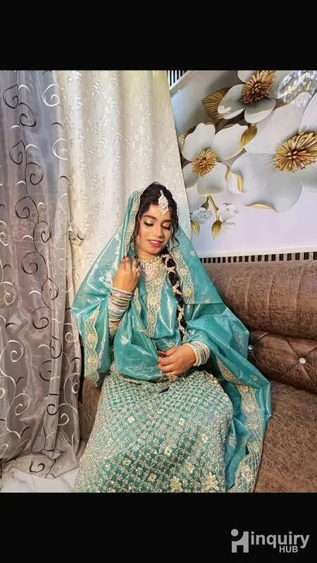 Iqra Makeovers Studio   Academy