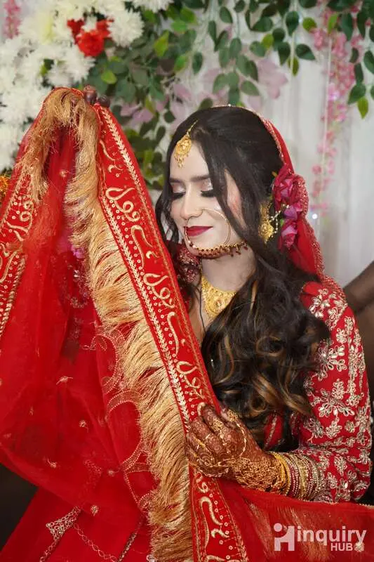 Iqra Makeovers Studio   Academy