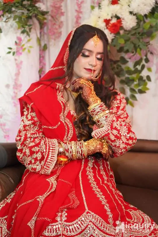 Iqra Makeovers Studio   Academy