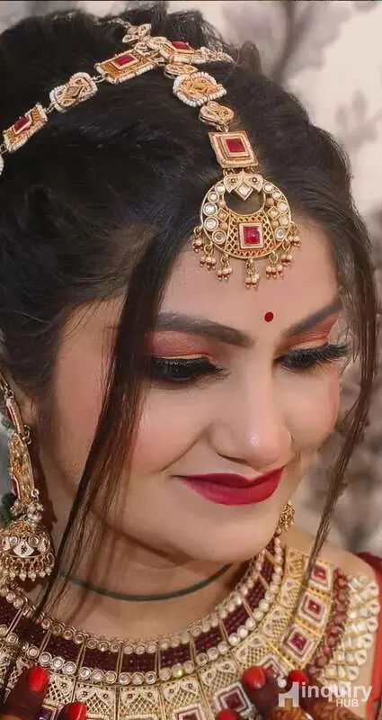 Pari Makeup Artist