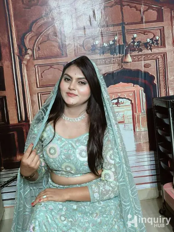 Pari Makeup Artist