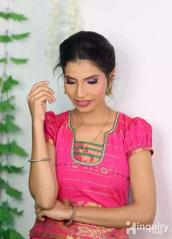 Shru Makeup Nails Art