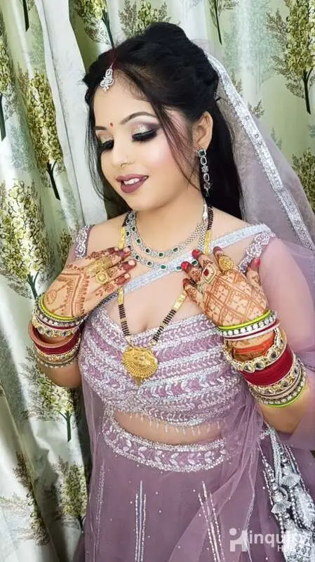 Divuu Makeup Aratists