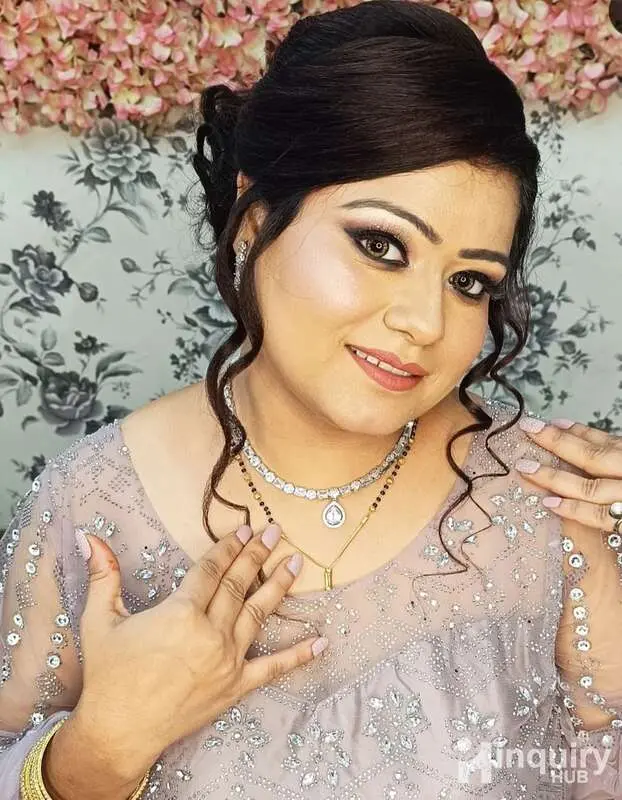 Divuu Makeup Aratists