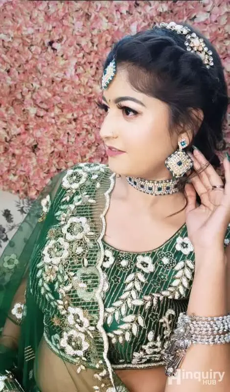 Divuu Makeup Aratists