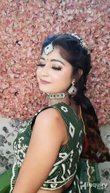 Divuu Makeup Aratists