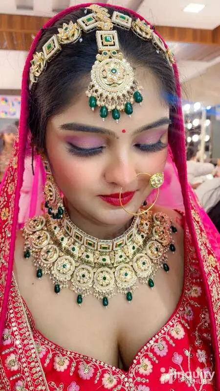 Cosmetologist Vanshika