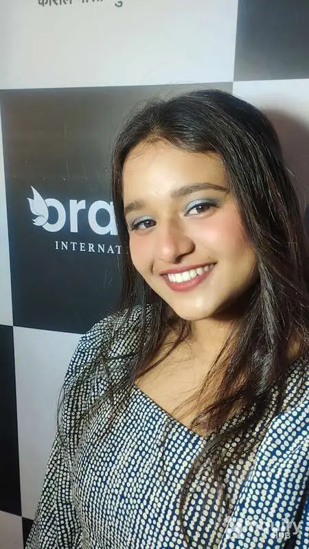 Cosmetologist Vanshika