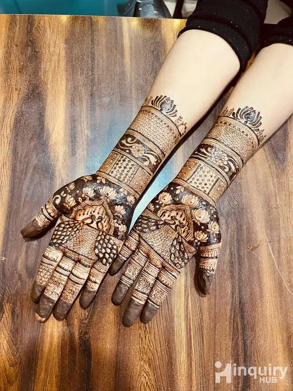 Alfiya Shakeel Khan Mehndi Artists