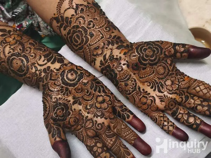 Anam Mehendi Artist