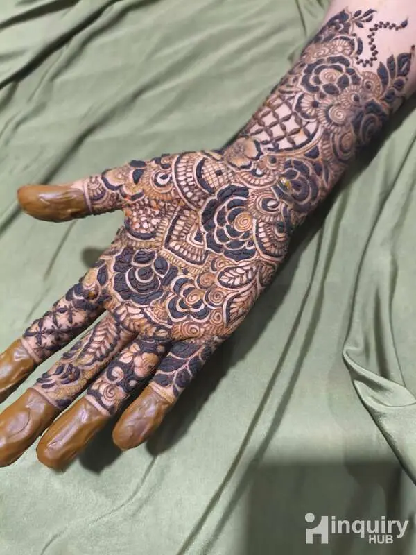Anam Mehendi Artist