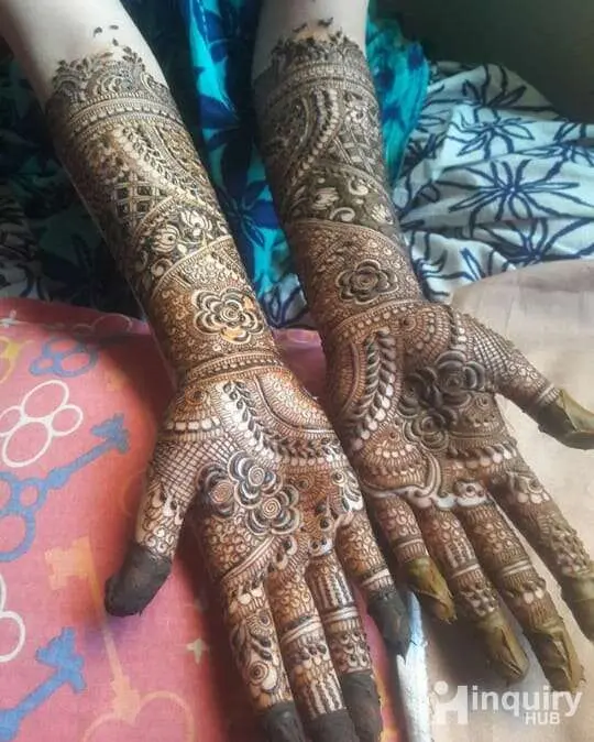 Aroosa Mehendi Artist