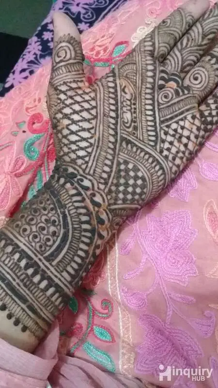 Aroosa Mehendi Artist