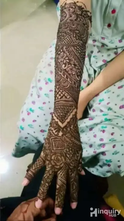 Aroosa Mehendi Artist