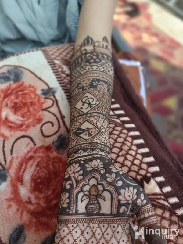 Mehndi Artist Nidhi