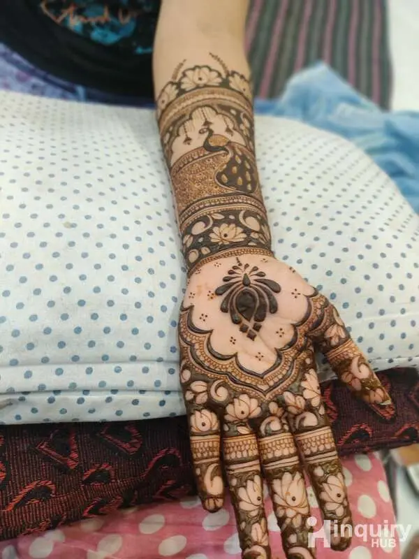 Mehndi Artist Nidhi