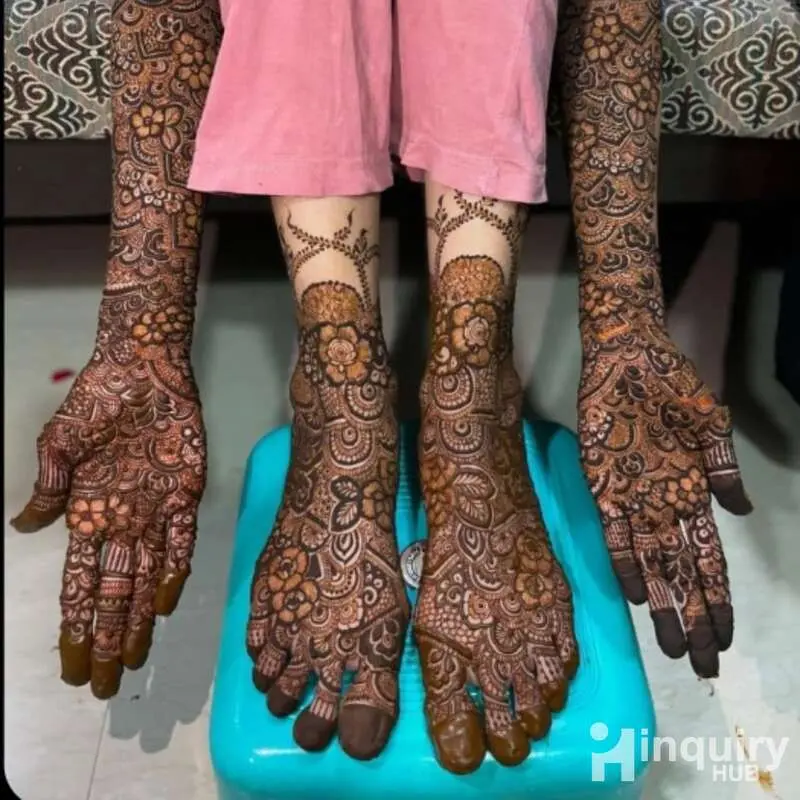 Stylish Mehndi Artist