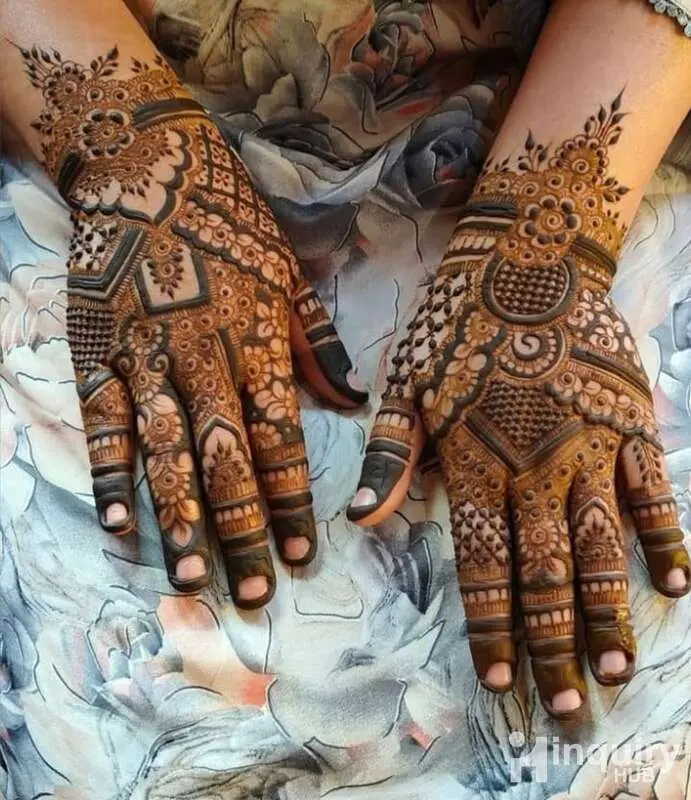 Stylish Mehndi Artist