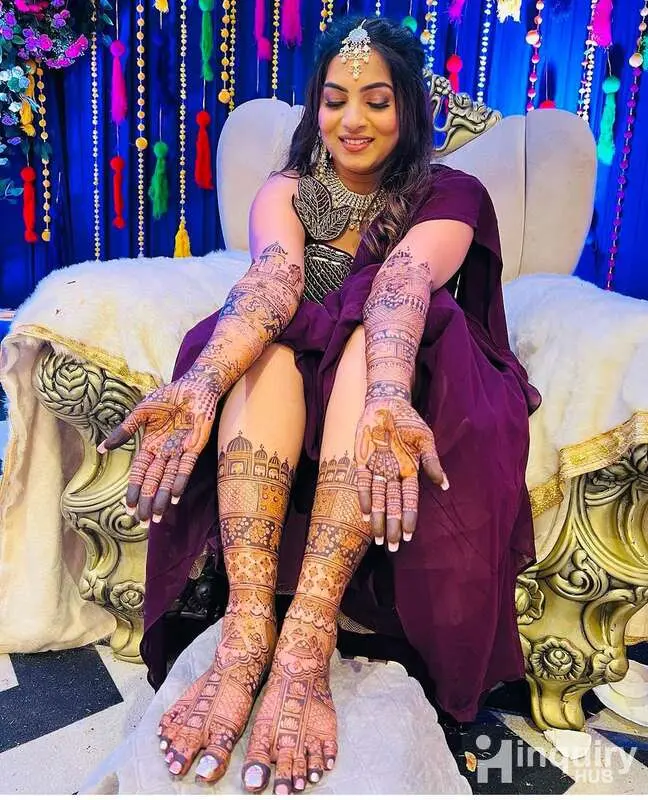 Stylish Mehndi Artist