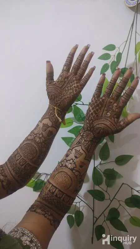 Anam Mehndi Artist