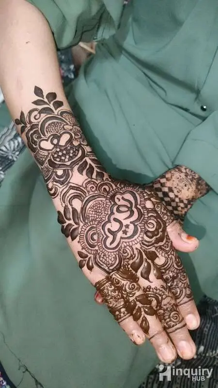 Anam Mehndi Artist