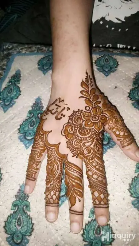 Anam Mehndi Artist