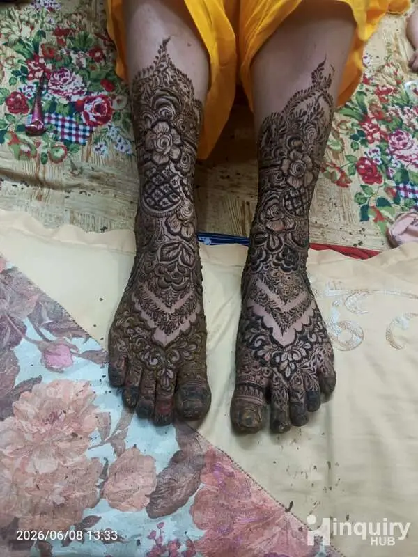 Azra Mehndi Artist