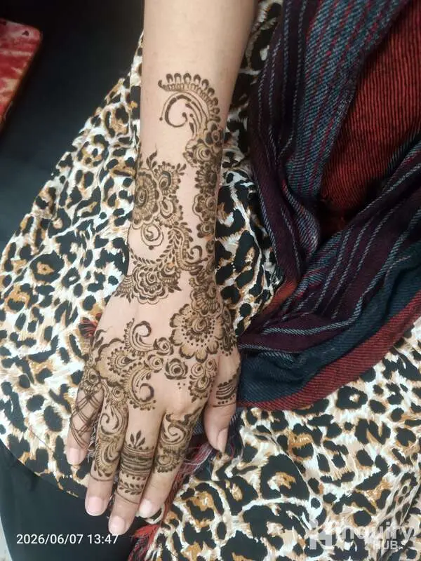 Azra Mehndi Artist