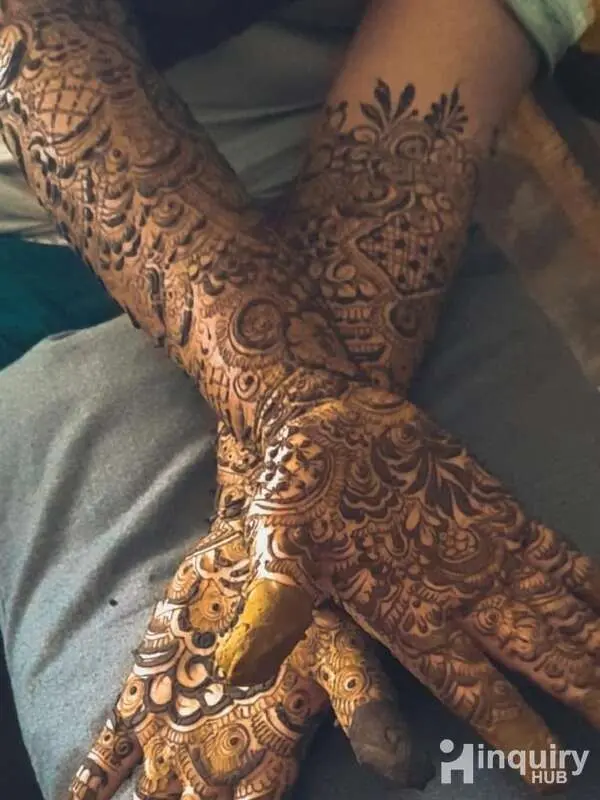 Azra Mehndi Artist