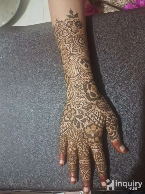 Aaliya Mehndi Artist