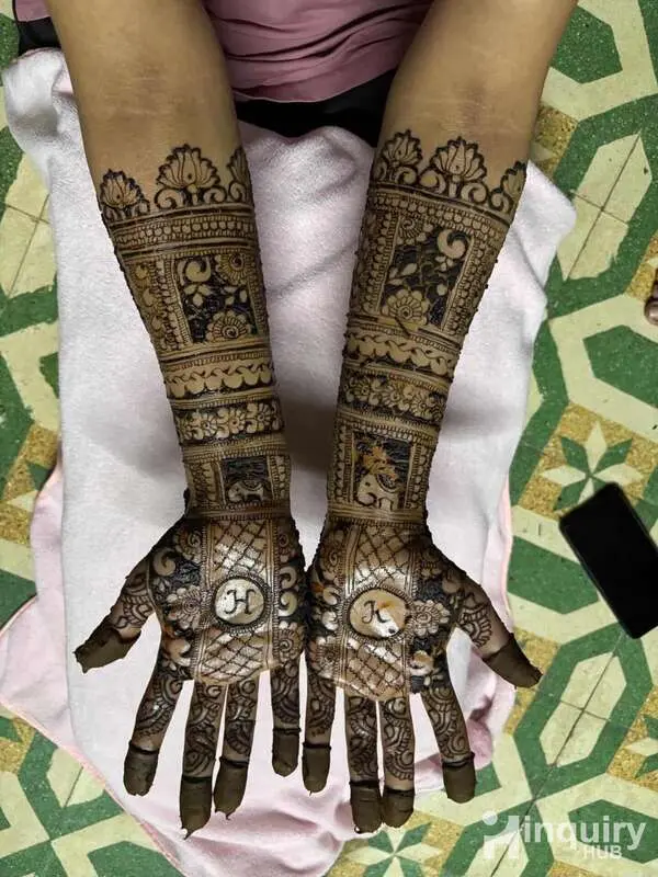 Pragati Mehandi Artist